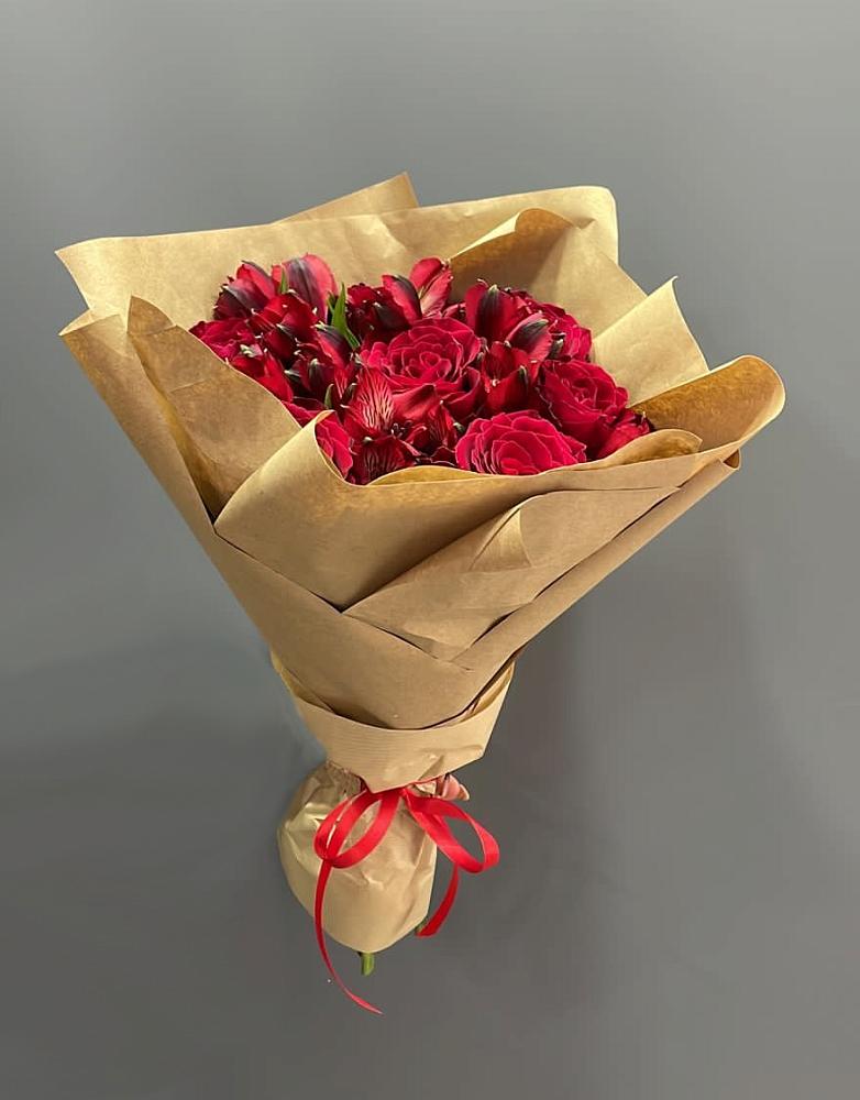 Букет цветов из: Альстромерии и Розы в Жилино-2