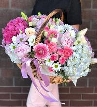 Композиция солнечный день в Жилино-2 Цветочная композиция из Розы, Хризантемы, Пионы и Лизиантусы в корзине в Жилино-2
