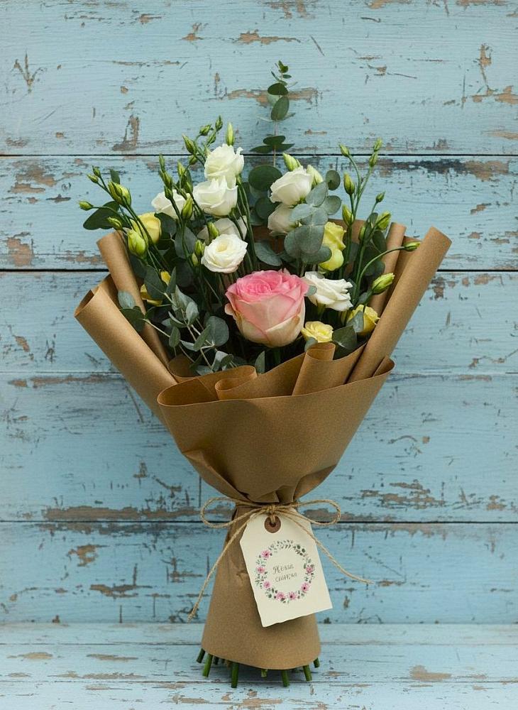 Букет цветов из: Розы и Лизиантусы в Жилино-2