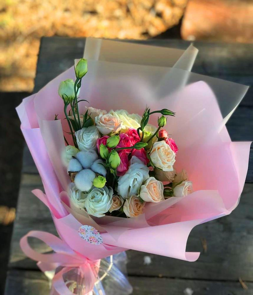 Букет цветов из: Розы и Лизиантусы в Жилино-2