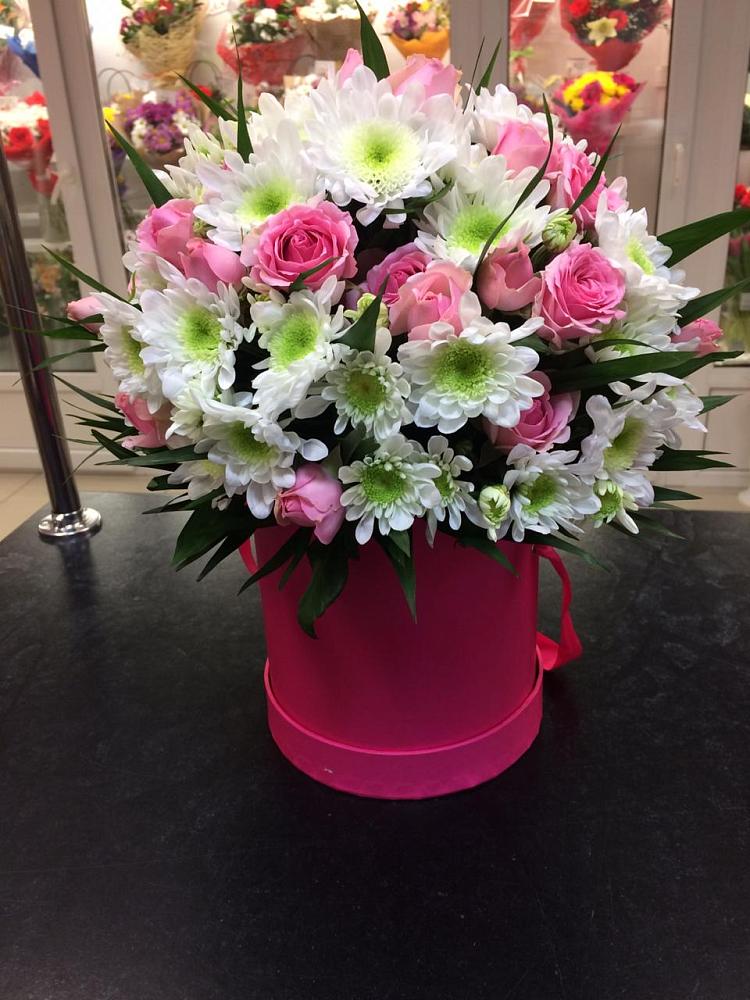 Цветочная композиция из Розы и Хризантемы в шляпной коробке в Жилино-2